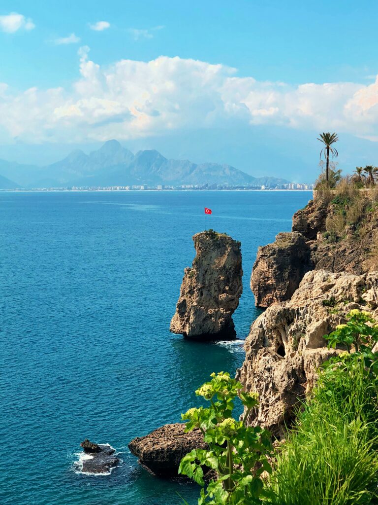 pexels-nurkosif-8329626-768x1024 Antalya: La Joya de la Riviera Turca